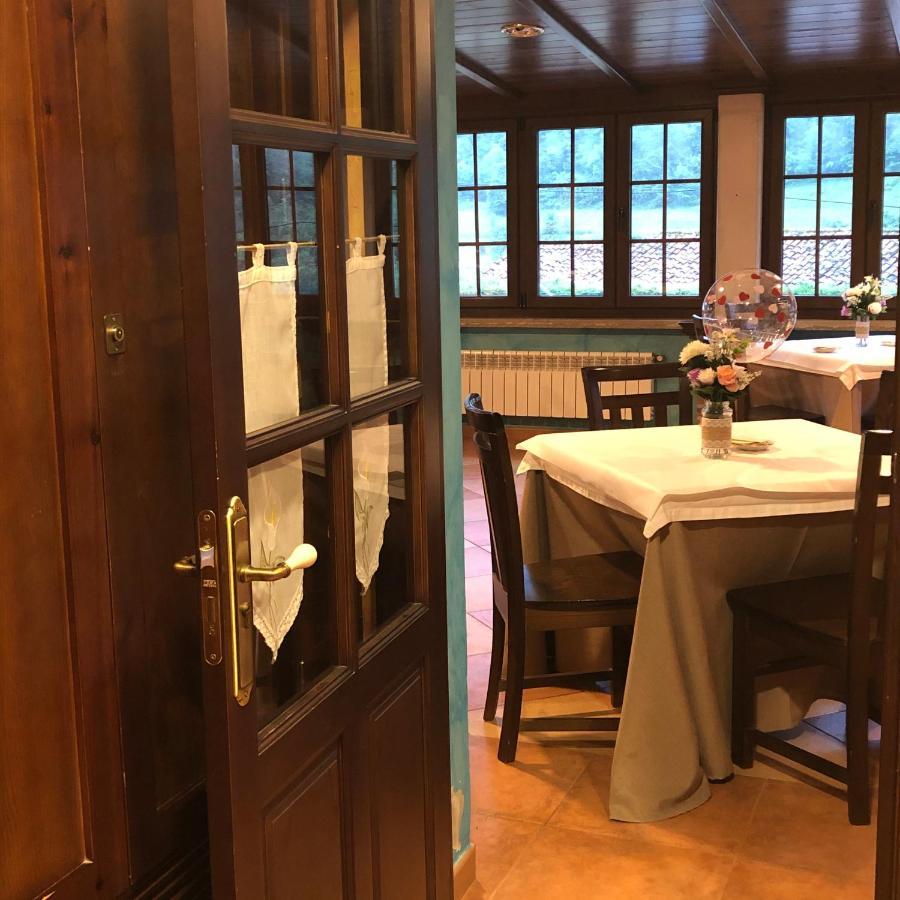 Hotel Restaurante La Carasca Orlé Esterno foto