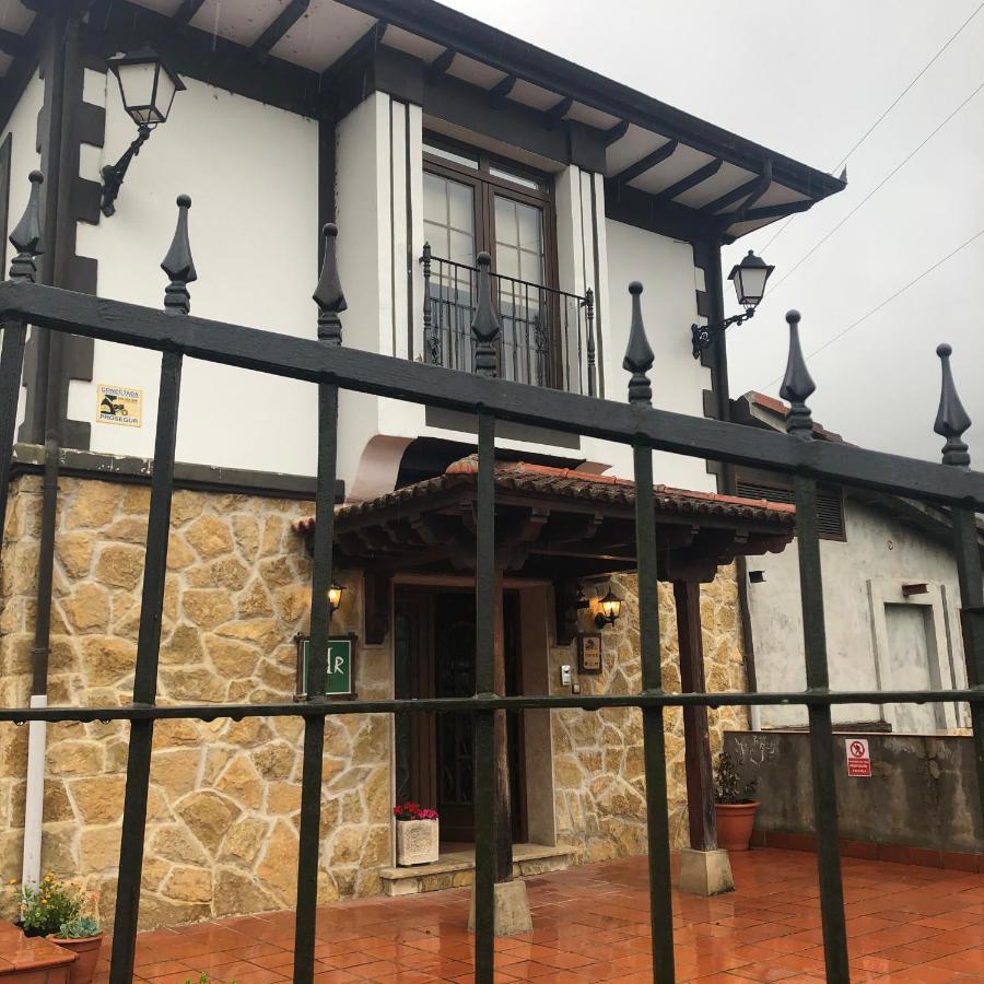 Hotel Restaurante La Carasca Orlé Esterno foto