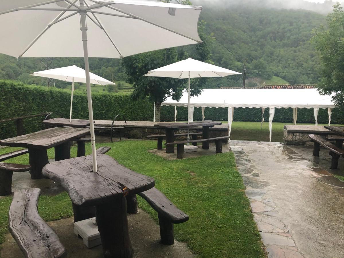 Hotel Restaurante La Carasca Orlé Esterno foto