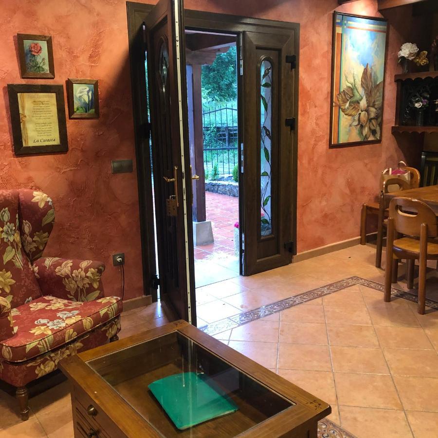 Hotel Restaurante La Carasca Orlé Esterno foto
