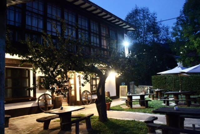 Hotel Restaurante La Carasca Orlé Esterno foto