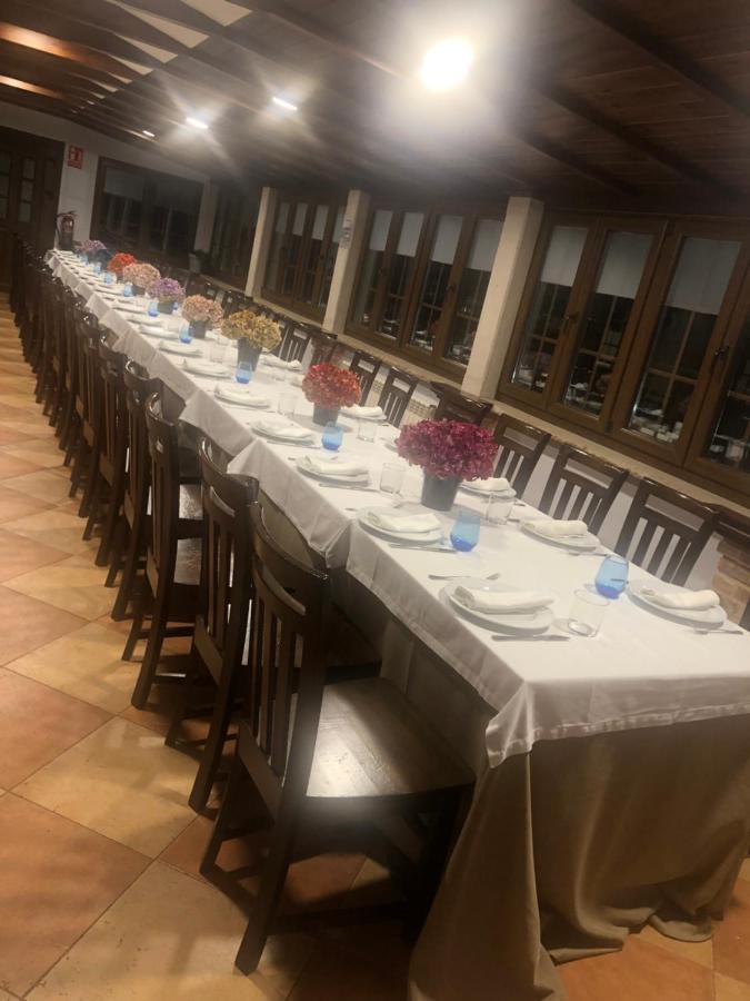 Hotel Restaurante La Carasca Orlé Esterno foto