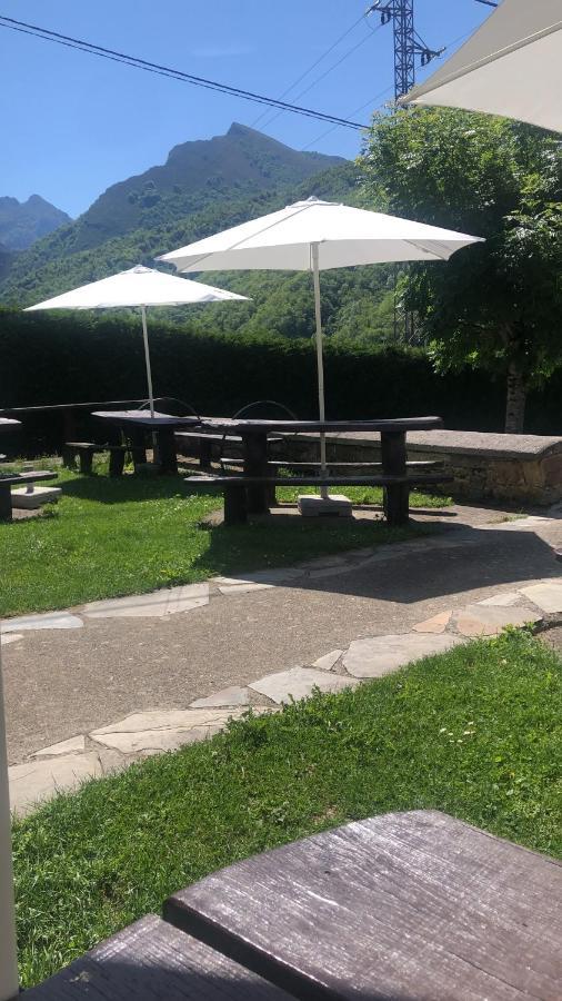 Hotel Restaurante La Carasca Orlé Esterno foto