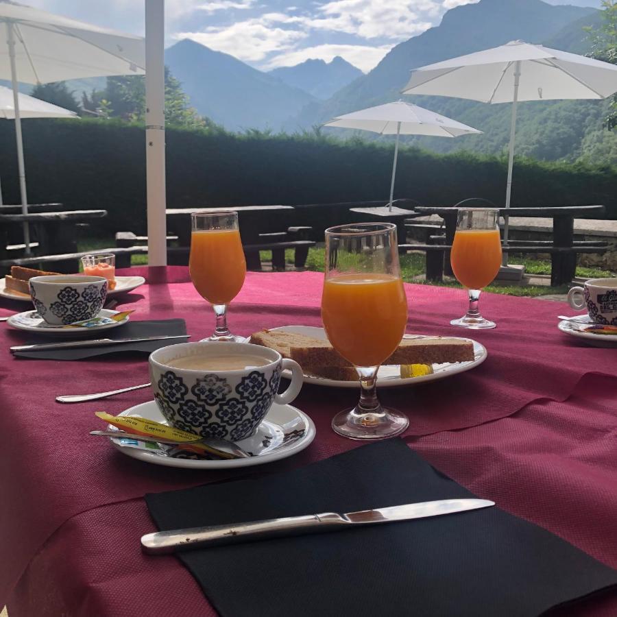 Hotel Restaurante La Carasca Orlé Esterno foto
